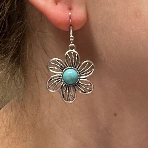 Faux Turquoise Floral Earrings & Necklace Set in vintage bohemian style - Picture 3 of 13